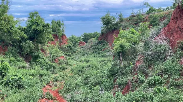 ఎర్రమట్టి దిబ్బలు