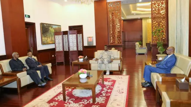 ሚኒሰተር ጉዳያት ወጻኢ ኤርትራ ኣቶ ዑስማን ሳልሕን፡ ቀንዲ ኣማኻሪ ፕረዚደንትን ሓላፊ ፓለቲካዊ ጉዳያት ህግደፍን ኣቶ የማነ ገብርኣብን ኣብ ካርቱም