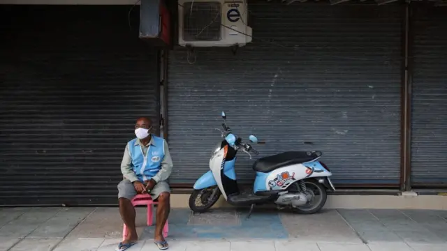 คนขี่มอเตอร์ไซค์รับจ้าง