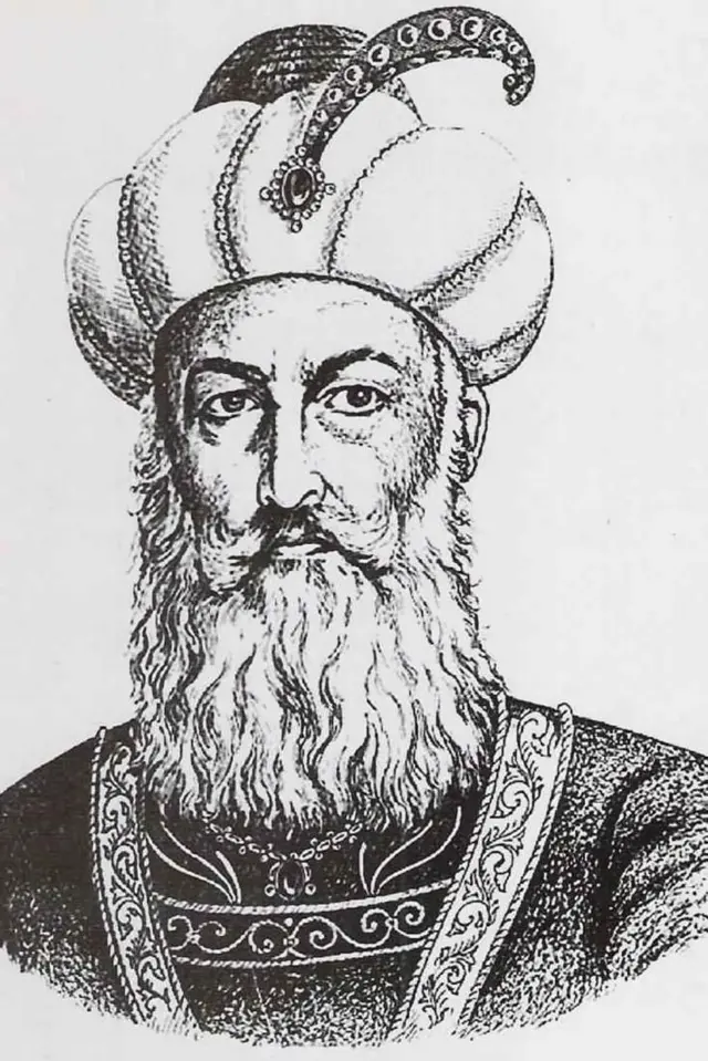 அமைச்சர்கள் சுல்தானின் முன்னால் வரும்போது, அவர்கள் தரையில் விழுந்து வணங்க வேண்டும் மற்றும் அரியணை அல்லது சுல்தானின் பாதத்தை முத்தமிட வேண்டும் என்று பால்பன் வலியுறுத்தினார்.