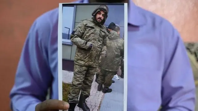 মি.আসফান একটি ভ্লগ দেখে ফাঁদে পা দেন, বলছে তার পরিবার