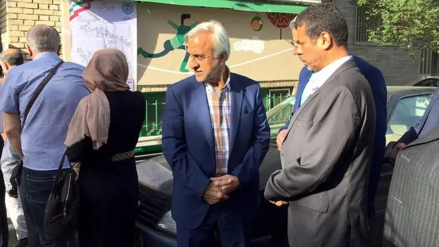 ایران کې د ولسمشریزو ټاکنو دولسمه دوره او د ښارونو او کلیو د اسلامي شورا د ټاکنو پنځمه دوره له روانه ده.