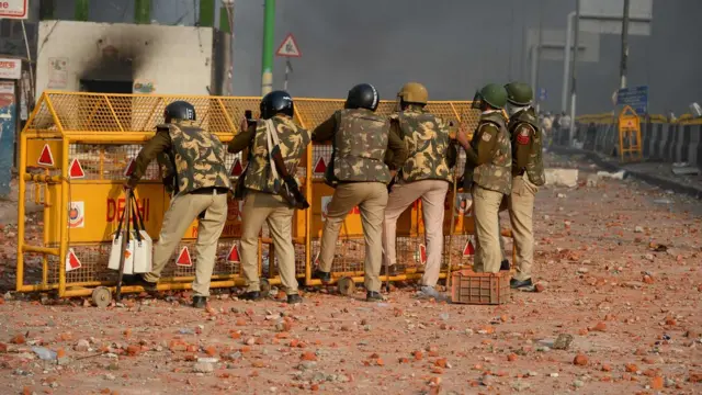 दिल्ली पुलिस हिंसा के दौरान