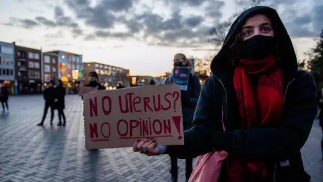 Запрет на аборты расколол Польшу. Чем закончатся протесты?