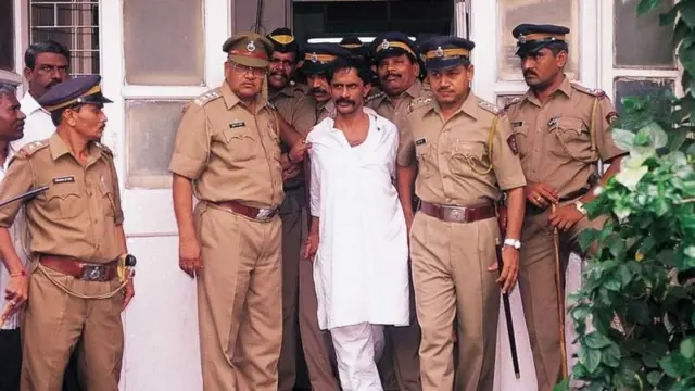 કમલાકર જામસાંડેકર, કોમલ જામસાંડેકર, અરુણ ગવળી, મુંબઈ, મુંબઈ અંડરવર્લ્ડ, દાઉદ ઇબ્રાહીમ, મુંબઈનો હત્યાકાંડ, બીબીસી ગુજરાતી, મહારાષ્ટ્રનો ઇતિહાસ, મુંબઈનો ઇતિહાસ, અરુણ ગવળીનો ઇતિહાસ