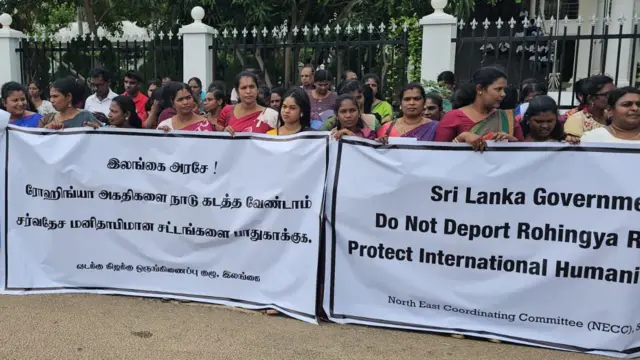 රෝහින්ග්යා සරණාගතයින් නැවත මියන්මාරයට පිටුවහල් නොකරන ලෙසට හා ජාත්යන්තර මානව හිමිකම් නීතිය යටතේ අදාළ පිරිසට සළකන ලෙසට ඉල්ලා මුලතිව් දිස්ත්රික් ලේකම් කාර්යාලය ඉදිරිපිටද (ජනවාරි 09 වැනිදා) විරෝධතාවයක් පැවැත්විණ.