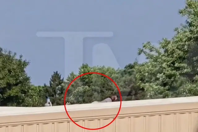 ጥቃት ፈጻሚው በአቅራቢያው ካለ ሕንጻ ጣራ ላይ 