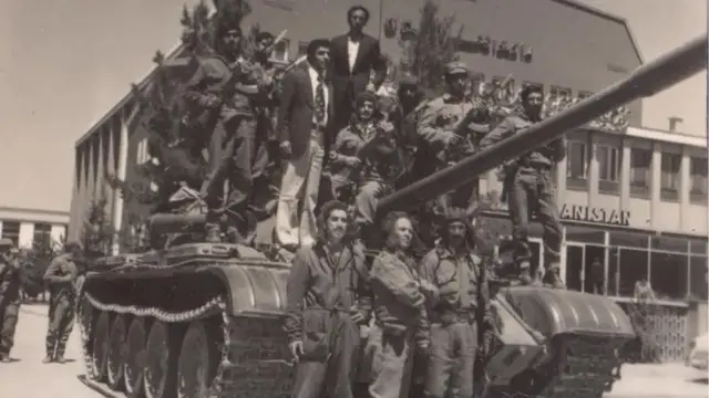 ارګ مانۍ ته وویل شول چې یو شمېر ټانکونه د ښار پر لور روان شوي دي
