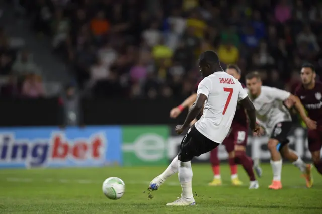 G﻿radel'in gol vuruşu