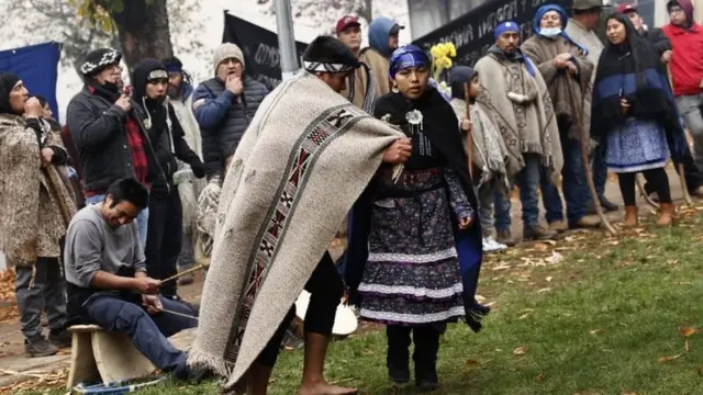 Los mapuches en una reunión