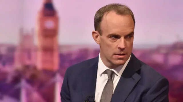 英国外交大臣多米尼克·拉布在BBC伦敦新广播大厦出席直播节目(资料图片)
