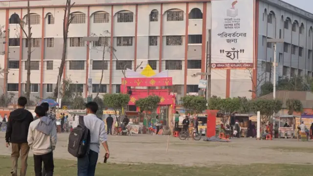 দেশের শিক্ষা প্রতিষ্ঠানগুলোতেও গণভোট নিয়ে প্রচারণা চলছে