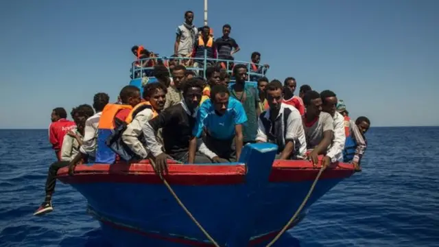 Dem dey smuggle some people wey dey run comot from fight-fight from dia country