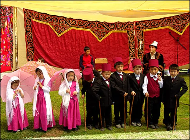 Муундардын айырмачылыгы: көчмөнчүлүк унутулуп, жаңы маданият өздөштүрүлүүдө