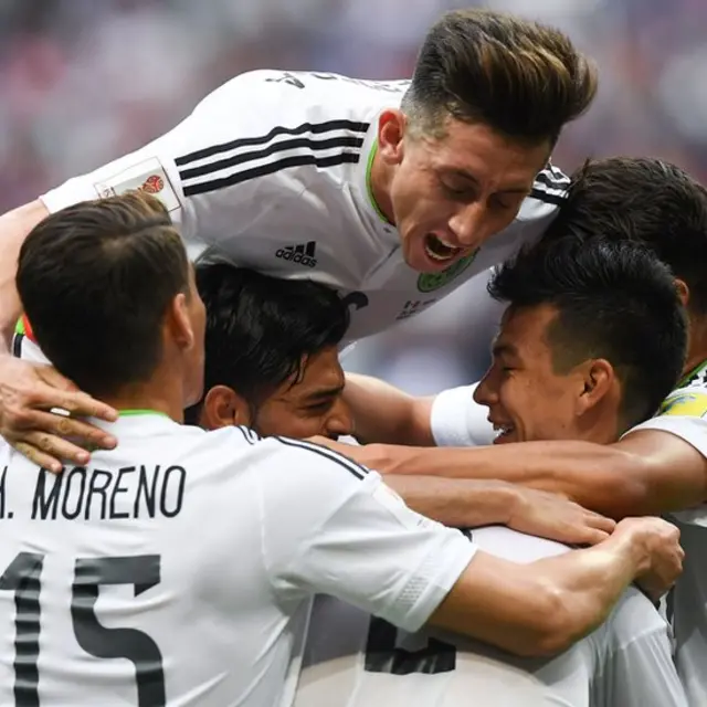 Jugadores mexicanos celebran