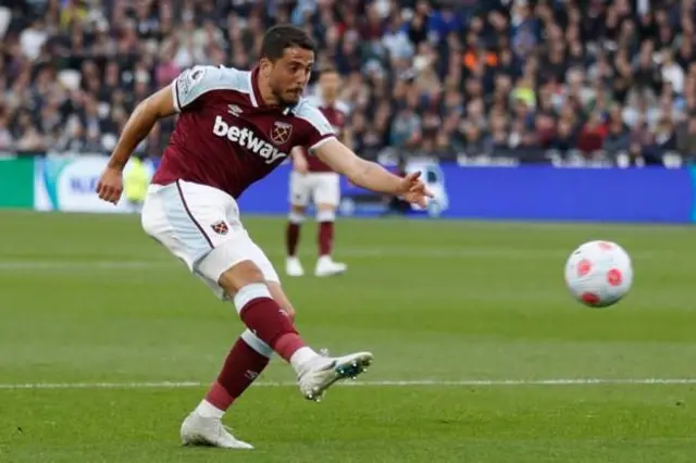 Pablo Fornals on di ball