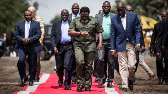 Perezida Kabila (uri imbere hagati) ari ku butegetsi guhera mu mwaka wa 2001, ubwo se Laurent-Désiré Kabila yicwaga