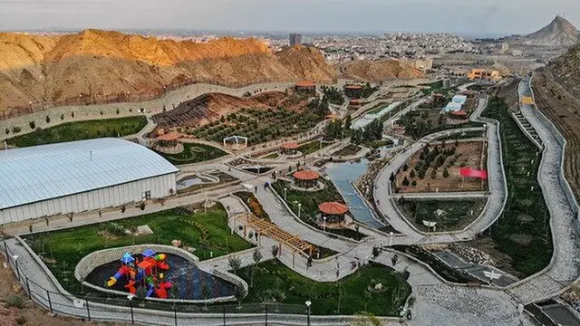 نمایی از "باغ پرندگان قم"