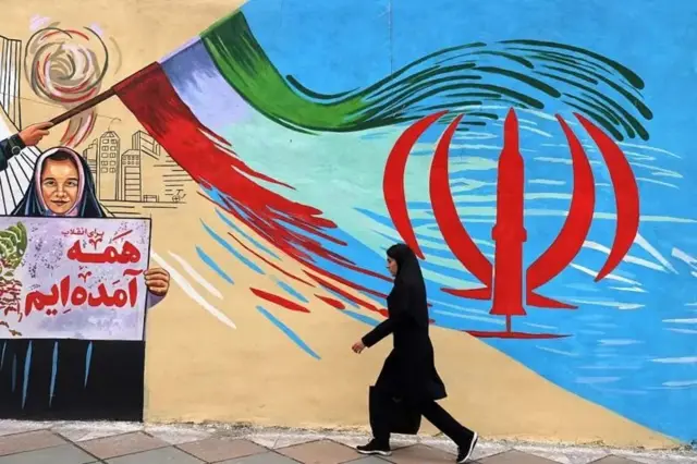 Katika tamko rasmi la serikali, mazungumzo hayo yanaelezewa kama aina ya "vita vya kisiasa" ambapo Iran "haihitaji" makubaliano na inaonekana katika mazungumzo kutoka kwa nafasi ya nguvu na ubora.