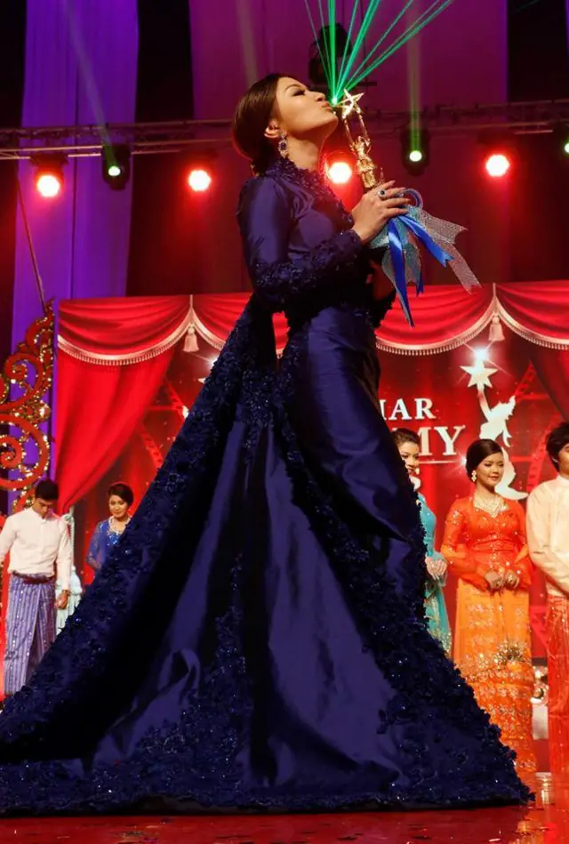 ဝတ်မှုန်ရွှေရည်