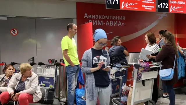 Пассажиры "ВИМ-Авиа" в аэропорту
