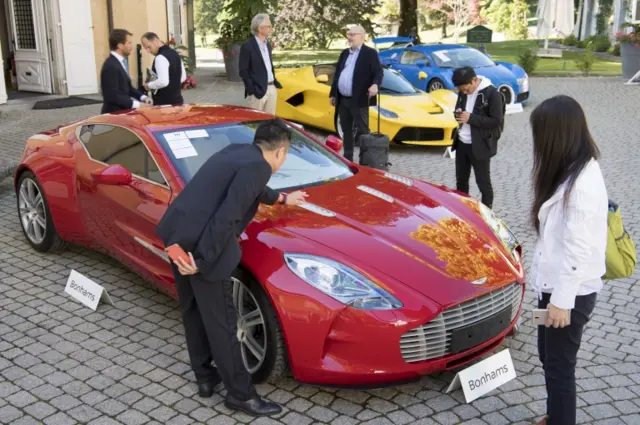 Leilão carros de luxo confiscados