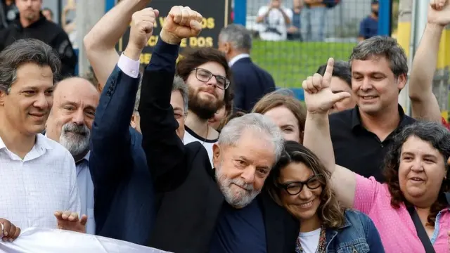 Lula deixa a prisão