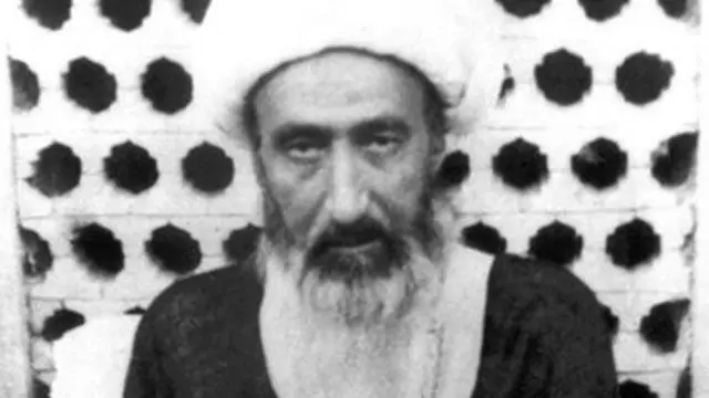 از دید نائینی حکومت هم دو نوع بیش ندارد و در یک تقسیم بندی کلی به حکومت تملیکیه و ولایتیه منقسم است. حکومت تملیکه همان استبدادی بود که پیش چشم نائینی قرار داشت