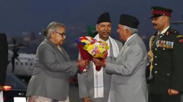 पौडेललाई विदाइ गर्दै तत्कालीन प्रधानमन्त्री सुशीला कार्की