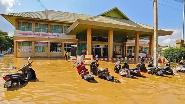 ရေကြီးနေတဲ့ ချင်းမိုင်မြို့ အဝေးပြေကားဂိတ်