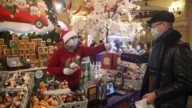 В Москве в этом году не запрещены новогодние и праздничные меропрития