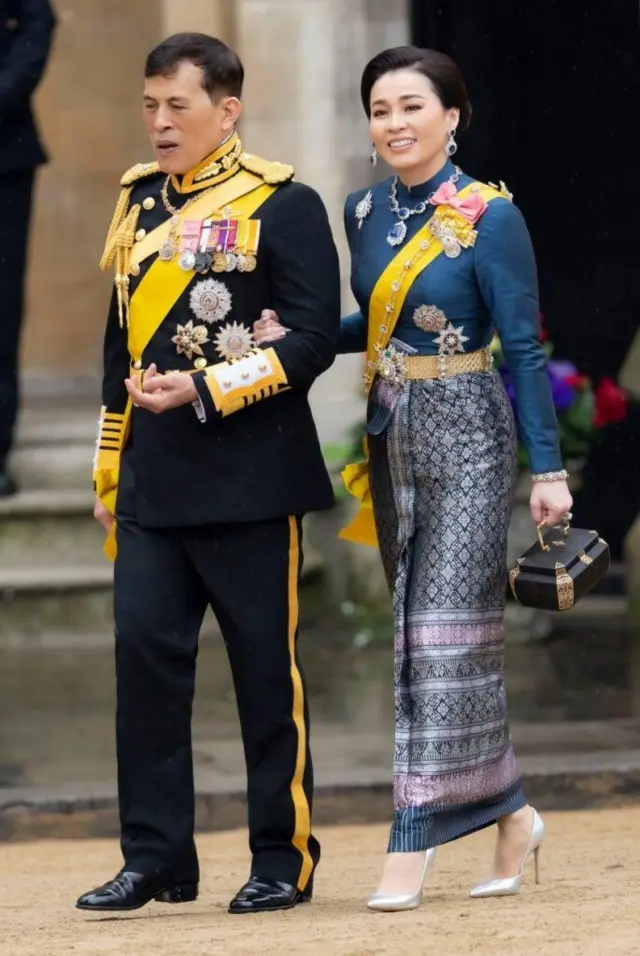 พระบาทสมเด็จพระเจ้าอยู่หัว และสมเด็จพระนางเจ้า ฯ พระบรมราชินี เสด็จ ฯ ไปทรงร่วมพระราชพิธีบรมราชาภิเษกของสมเด็จพระเจ้าชาลส์ที่ 3 และสมเด็จพระราชินีคามิลลา ณ มหาวิหารเวสต์มินสเตอร์ กรุงลอนดอน สหราชอาณาจักร