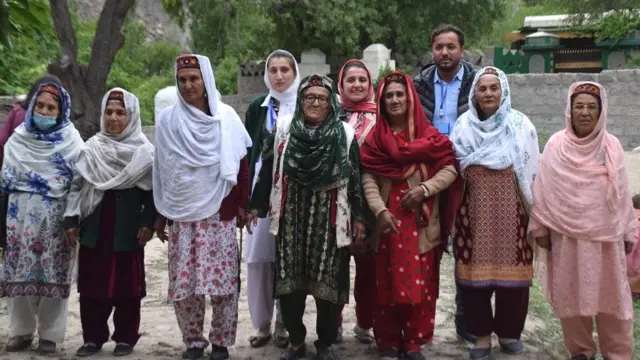 بقلوچ، گنانی تہوار، گلگت بلتستان، دوڑ، بزرگ خواتین