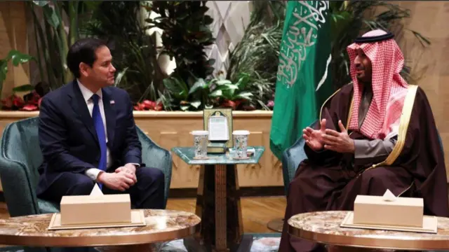 وزير الخارجية الأمريكي ماركو روبيو يلتقي بولي العهد السعودي الأمير محمد بن سلمان في الرياض بالمملكة العربية السعودية في 17 فبراير/شباط 2025.