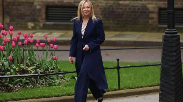 وکیل خانم ملونی گفته که او هر مبلغی را که دریافت کند، به خیریه اهدا خواهد کرد