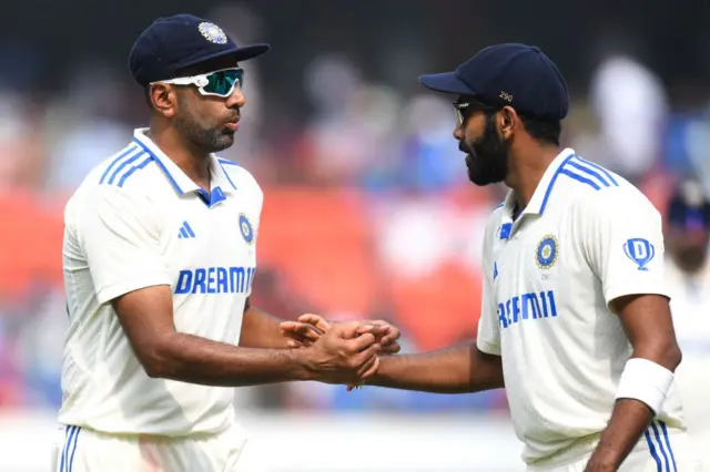 आर अश्विन और जसप्रीत बुमराह