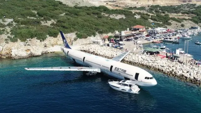 స్కూబా డైవర్లు, సముద్రం లోపల ఈత కొట్టాలనుకునే వారు, చేపలు పట్టాలనుకునే వారిని కూడా ఇవి ఆకర్షించడంతో ఈ ప్రాంతంలో పర్యాటకం అభివృద్ధి చెందుతుందని అంచనా వేస్తున్నారు.