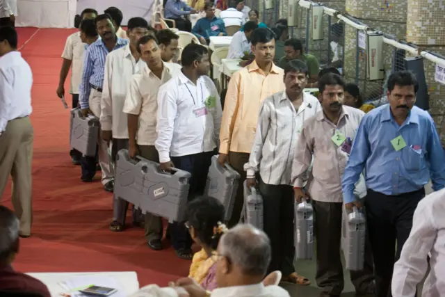 படிவம் 17-சி போன்ற ஆவணங்கள் வேட்பாளர்களுக்குக் கிடைக்கும் ஆனால் தேர்தல் தொடர்பான மின்னணு பதிவுகள் மற்றும் சிசிடிவி காட்சிகள் பொதுவில் கிடைக்காது