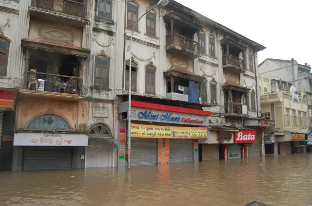 સુરત પૂર