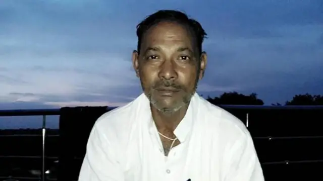 சில ஆண்டுகளுக்கு முன்பு வரை ’பேயோட்டும்’ வேலையை செய்து வந்த யசோதன் பகேலை ’பகத் ஜி’ என்று கிராமத்தில் உள்ளவர்கள் அழைக்கின்றனர்.