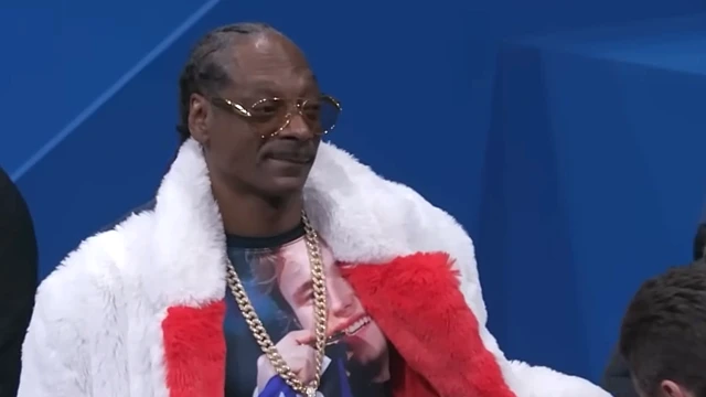 Snoop Dogg с портретом Малинина на груди