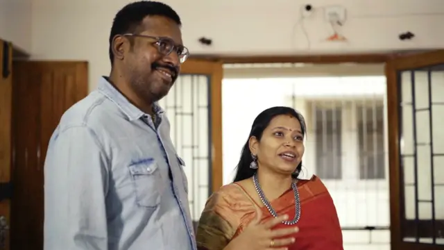 சாதிய சங்கங்களோ, சாதி அமைப்புகளோ, உறவினர்களோ நீங்கள் பெற்ற குழந்தைகள் பிரச்னைகளை சந்திக்கும் போது உடன் வந்து நிற்கப்போவதில்லை. உங்களின் பிள்ளைகள் எடுக்கும் முடிக்கு மதிப்பளியுங்கள். அவர்கள் தேர்வு செய்யும் நபர் உங்களின் சாதியைச் சாராதவராக இருந்தாலும் கூட அவரின் பண்பு நலன்களை பரிசீலனை செய்து, உங்கள் பிள்ளைகள் எடுத்த முடிவு சரிதான் என்று தோன்றினால் மறுப்பு ஏதும் தெரிவிக்காமல் திருமணம் செய்துவையுங்கள்,” என்று தெரிவிக்கின்றனர் அவர்கள்.