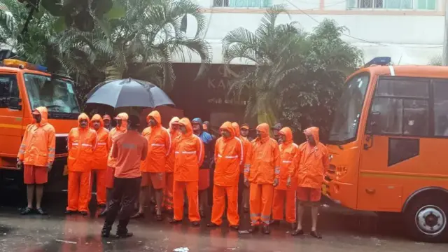 अतिवृष्टीच्या पार्श्वभूमीवर एनडीआरएफ तुकडीला पिंपरी चिंचवड शहरात पाचारण करण्यात आले आहे.