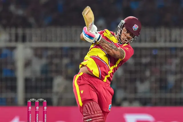 वेस्ट इंडीजनं मिळालेल्या जीवदानांचा पुरेपूर फायदा उठवला. 