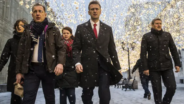 Навальный со сторонниками после отказа в регистрации