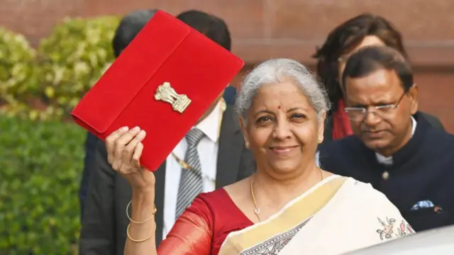 इस बजट में वित्त मंत्री के दो अहम बातों पर ज़ोर देने की संभावना है: ज़्यादा सुधार और वित्तीय अनुशासन