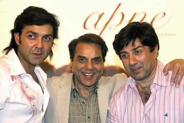 धर्मेंद्र ने अपने बेटों सनी और बॉबी देओल को विजेता फ़िल्म्ज़ के बैनर तले लॉन्च किया था