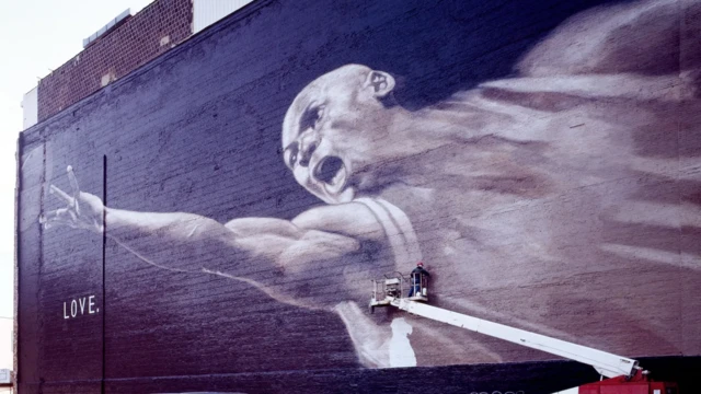 Homem finalizando pinturablaze jogo entrargrafite giganteblaze jogo entrarMichael Jordan