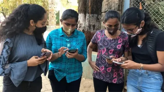 विद्यार्थिनी