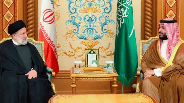 सऊदी क्राउन प्रिंस मोहम्मद बिन सलमान के साथ रईसी